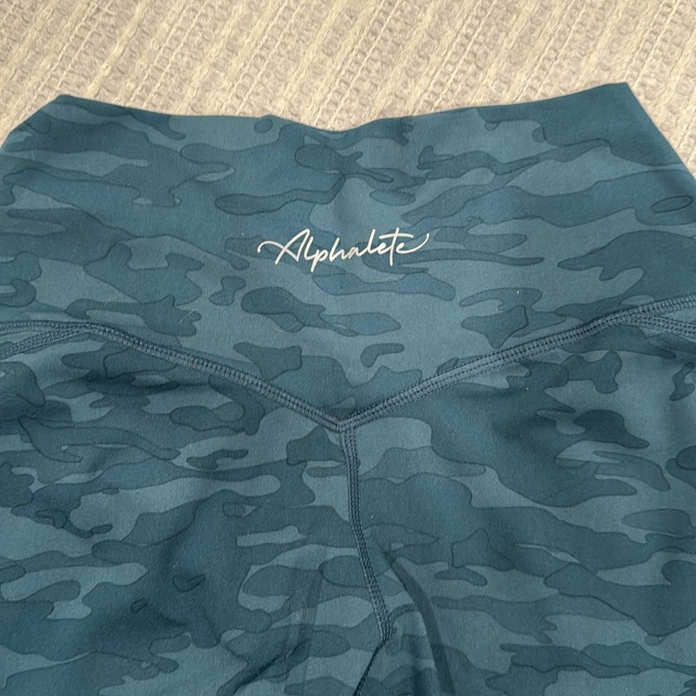 Alphalete Camo Leggings Set in Dark Green - Picture 3 of 6